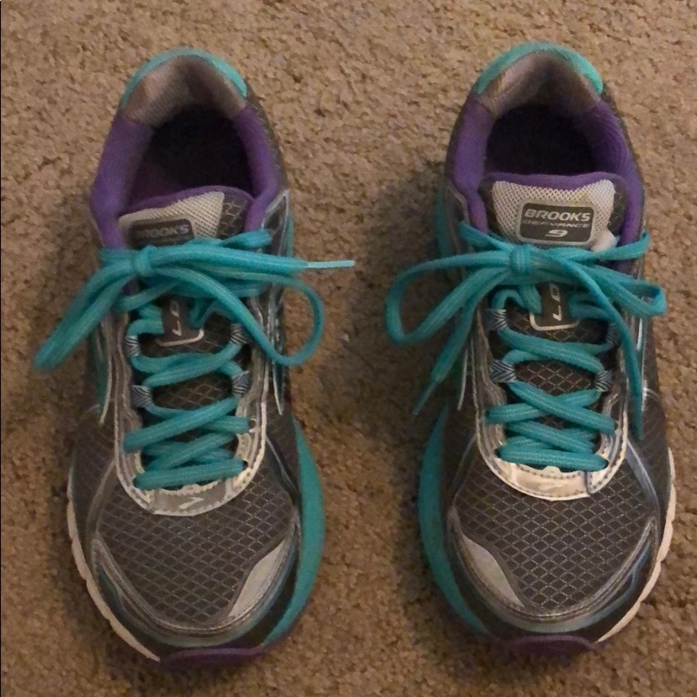 Gently Used Brooks Defyance Running Shoes Size 8